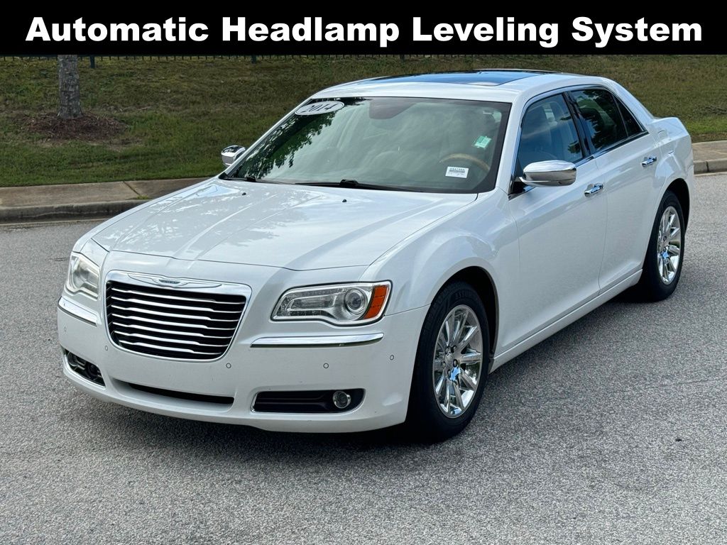 2014 Chrysler 300C Base 9