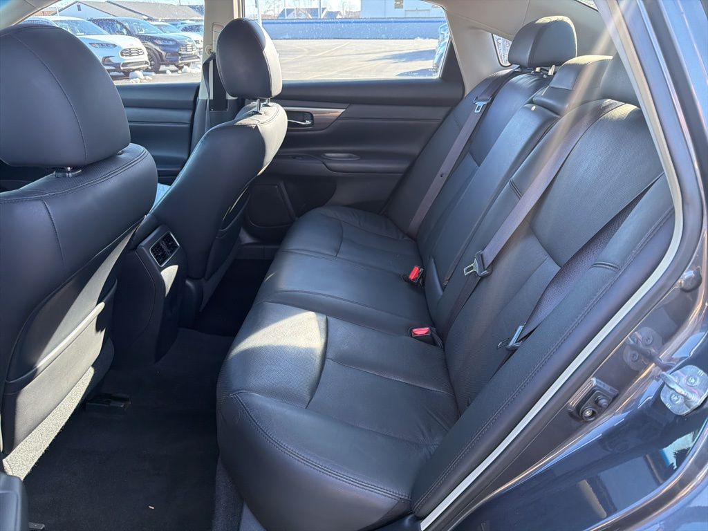 Thumbnail: 2013 Nissan Altima - 20