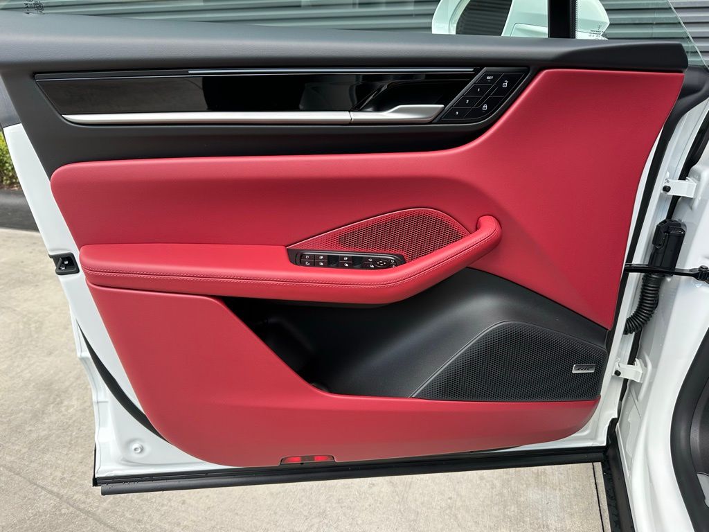 Thumbnail: 2026 Porsche Macan - 19