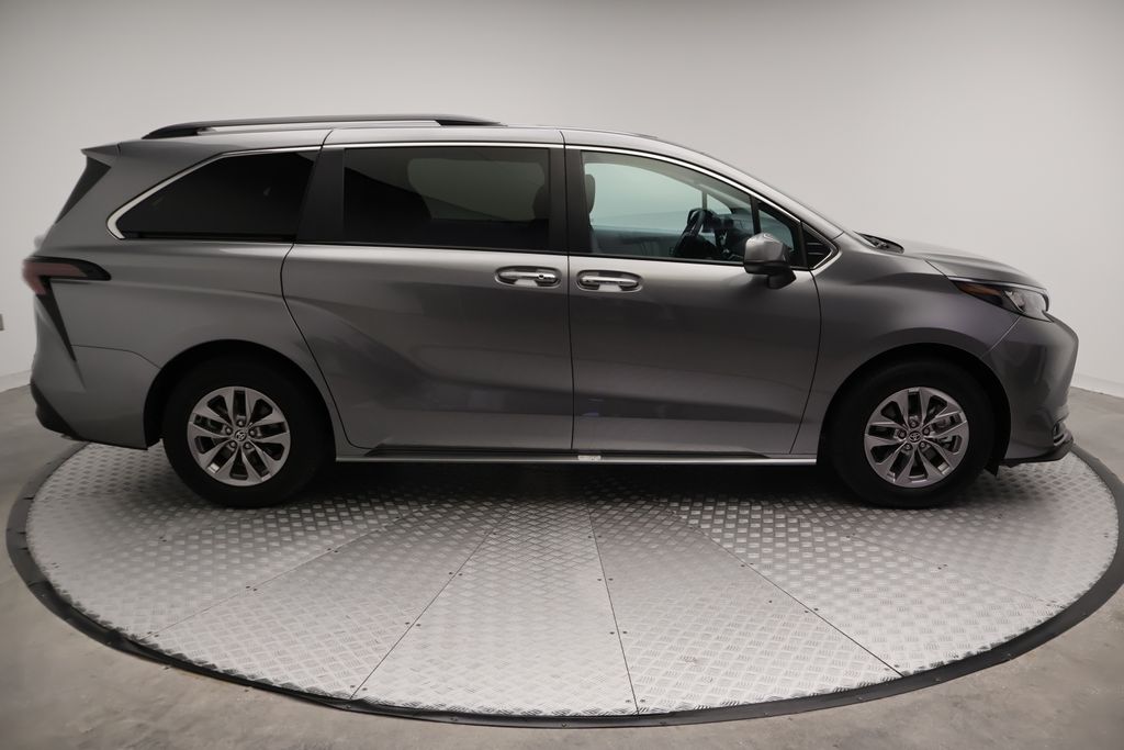 Thumbnail: 2026 Toyota Sienna - 7