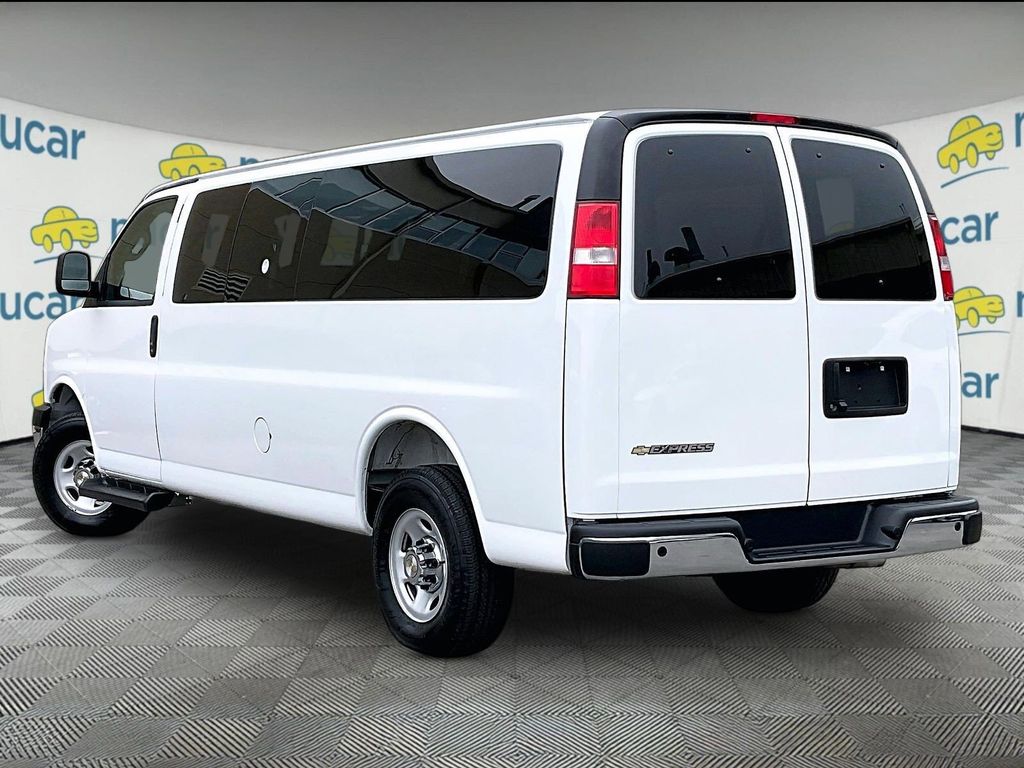 2025 Chevrolet Express 3500 — photo 4