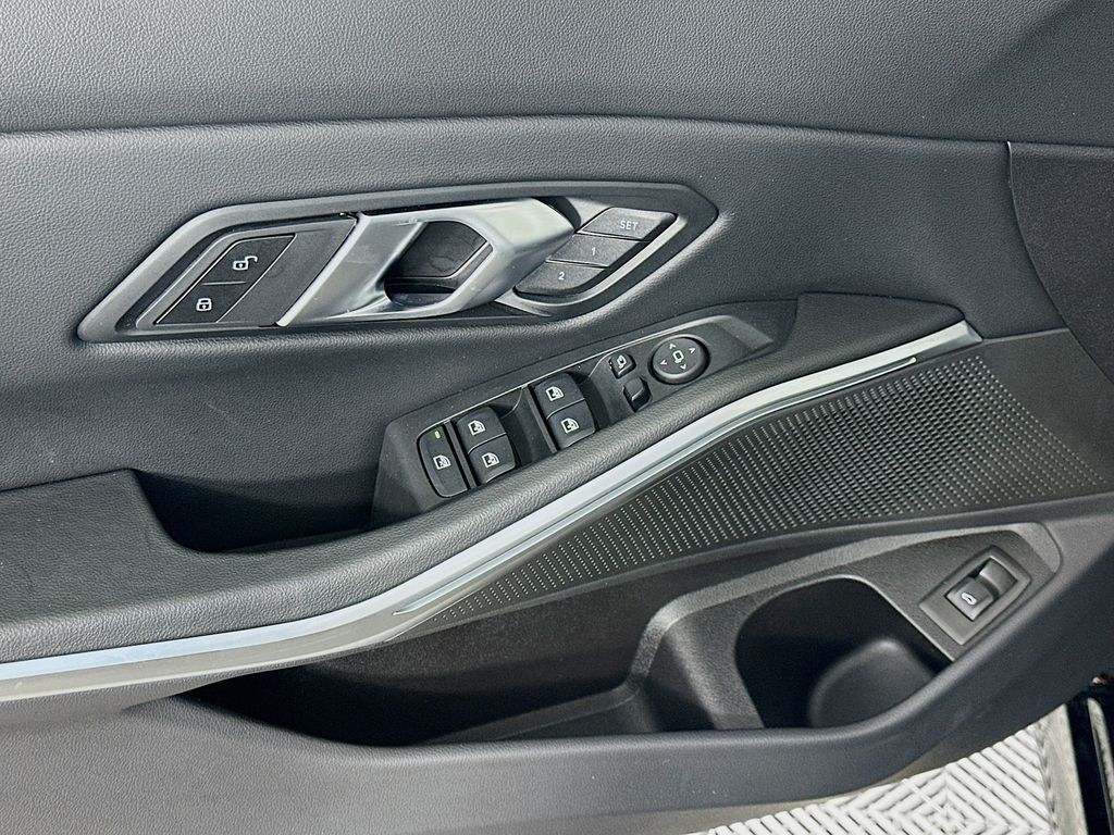 Thumbnail: 2025 BMW 3 Series - 18