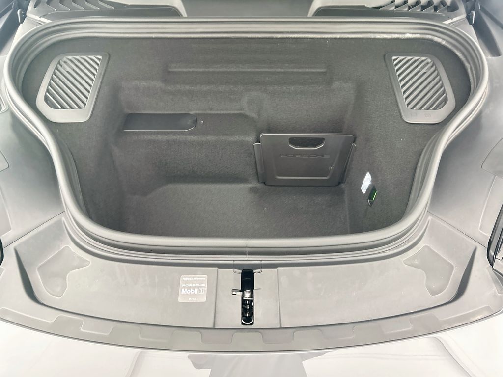 Thumbnail: 2026 Porsche Macan - 29