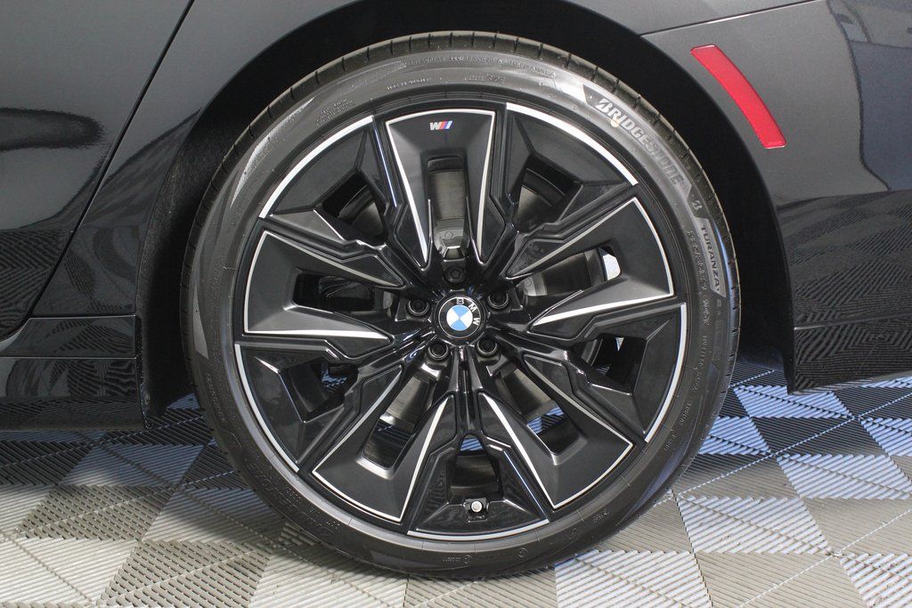 Thumbnail: 2026 BMW 7 Series - 10