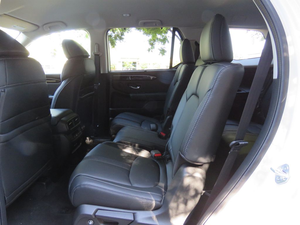 2025 Honda Pilot EX-L 11