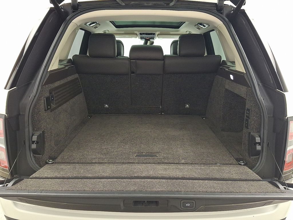 Thumbnail: 2020 Land Rover Range Rover - 31