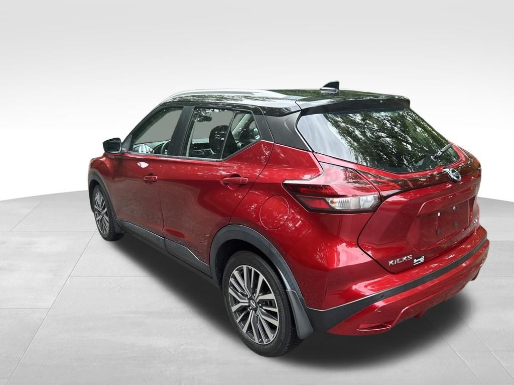 Used 2021 Red Nissan SV image 3