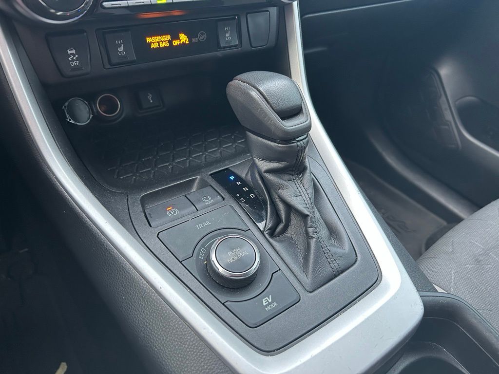 Thumbnail: 2021 Toyota RAV4 - 25