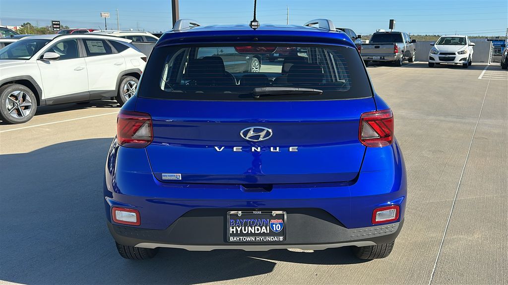 2025 Hyundai Venue SEL - 11