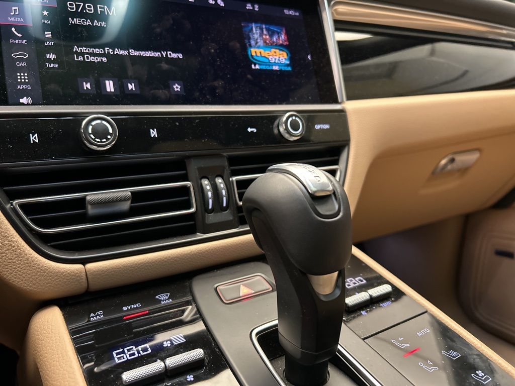 Thumbnail: 2025 Porsche Macan - 19
