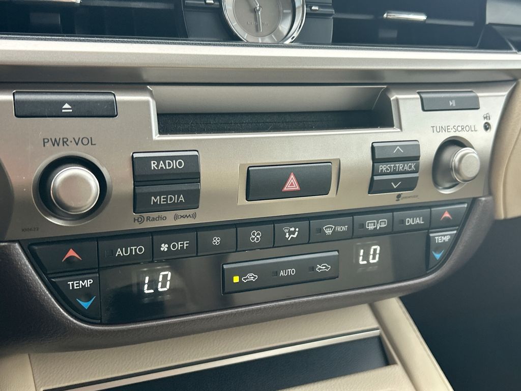 Thumbnail: 2016 Lexus ES - 22