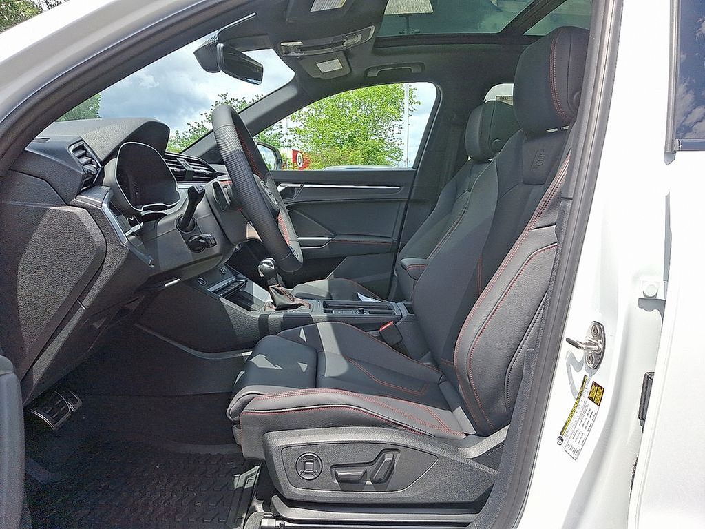 Thumbnail: 2025 Audi Q3 - 6