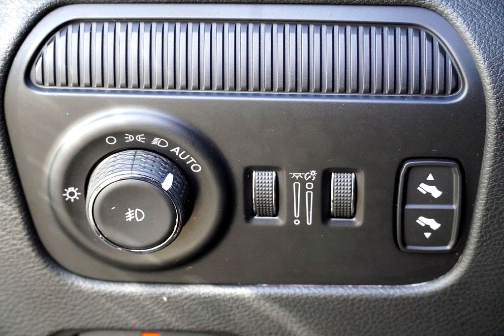 Used Car 2022 Jeep Wagoneer  Series I For Sale Under $40,000 In Taylor, Texas