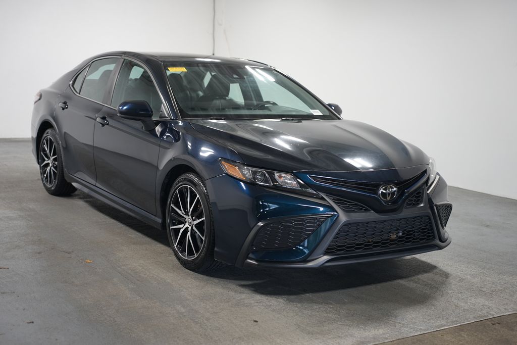2021 Toyota Camry SE 3