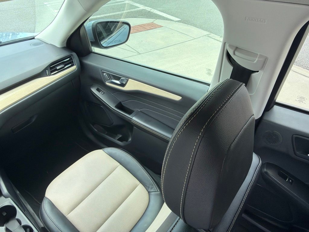 2022 Ford Escape Titanium Hybrid