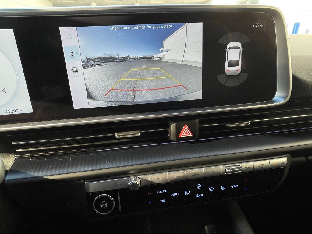 Thumbnail: 2023 Hyundai Ioniq 6 - 17