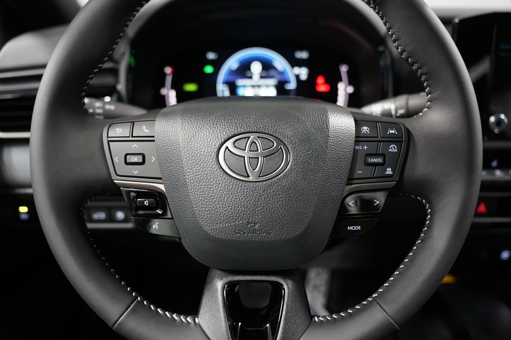 2025 Toyota Camry SE 12
