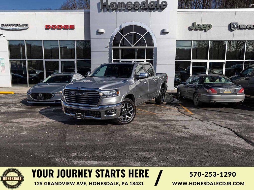 2025 RAM 1500 Laramie Crew Cab 4WD