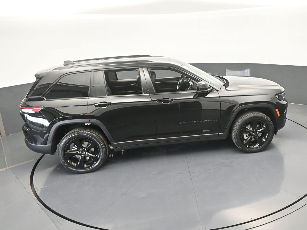 New 2025 Diamond Black Crystal Pearlcoat Jeep Limited image 46