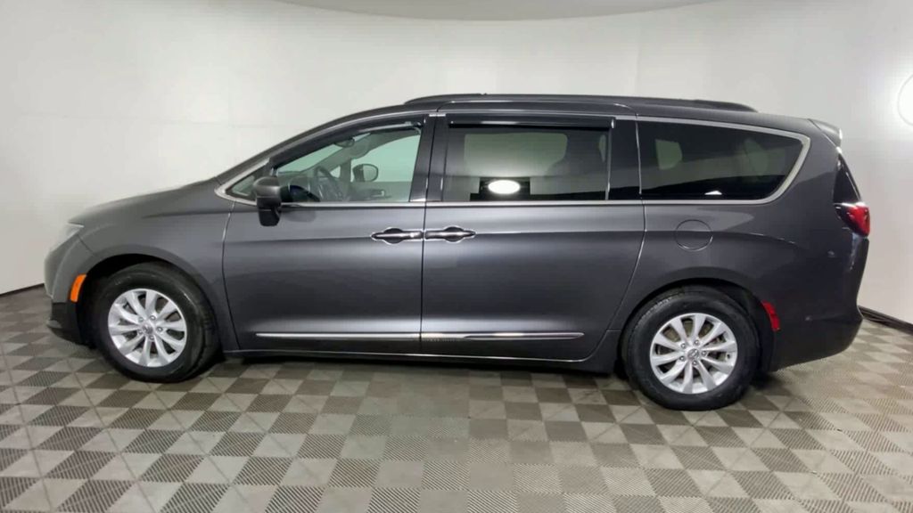 2017 Chrysler Pacifica Touring L 5