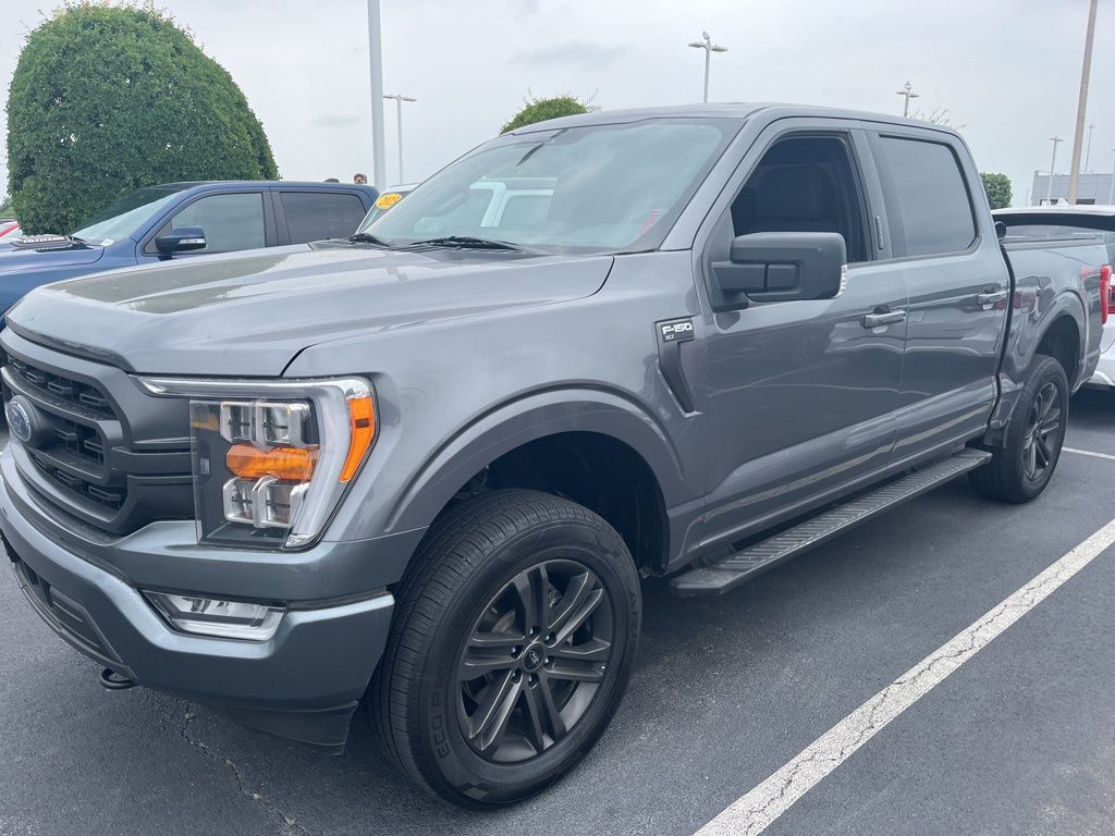 2022 Ford F-150 XLT 2