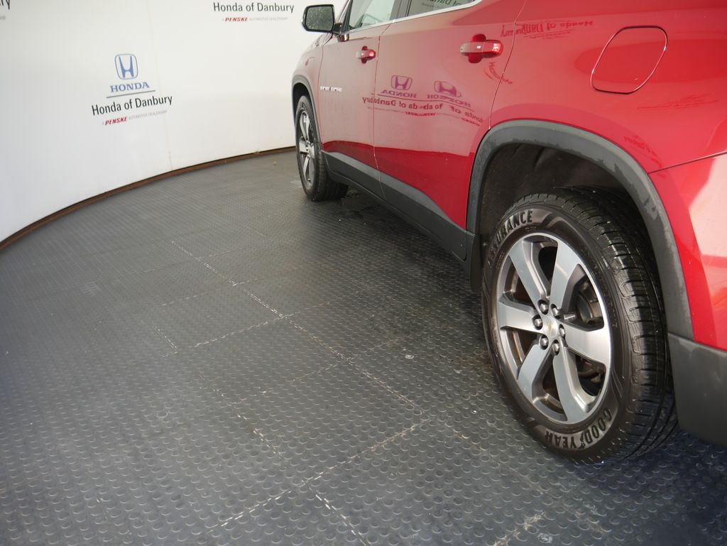 Thumbnail: 2018 Chevrolet Traverse - 6