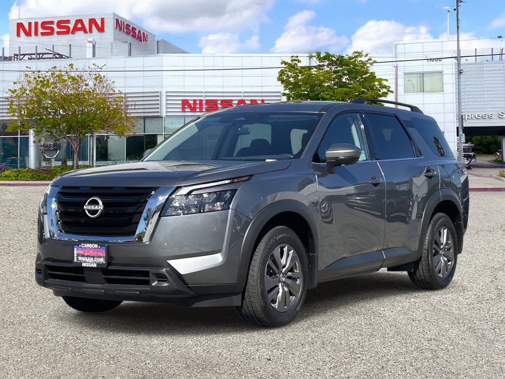 2025 Nissan Pathfinder SV