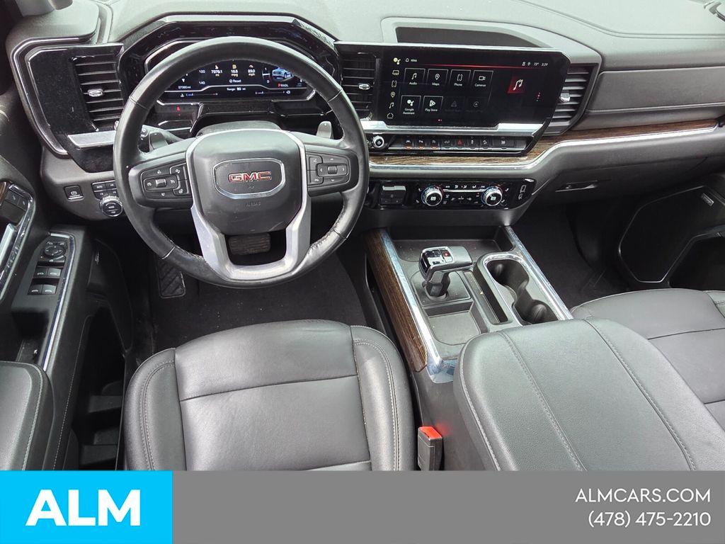 Used 2024 White GMC Elevation image 12
