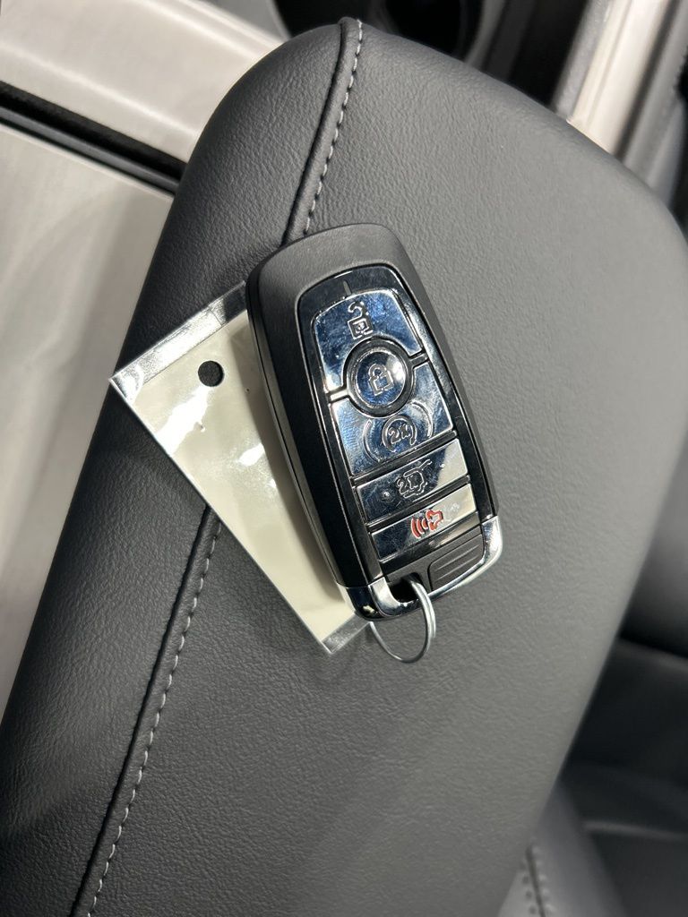 new 2025 Lincoln Navigator car, priced at $100,022