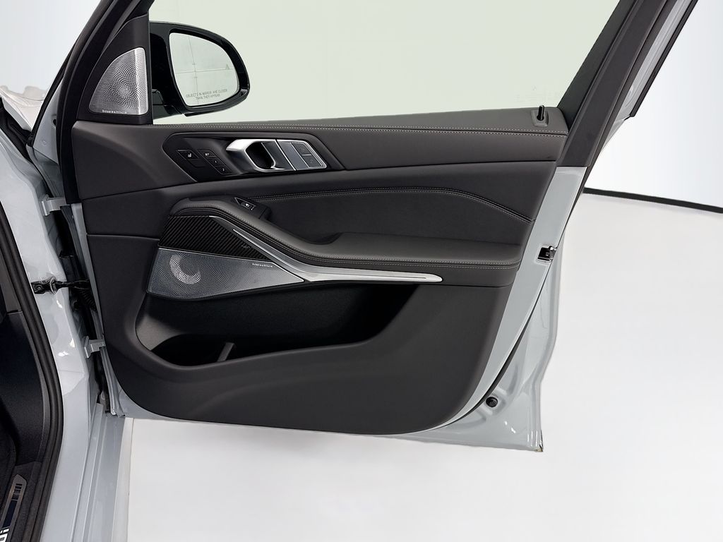Thumbnail: 2027 BMW X7 - 24