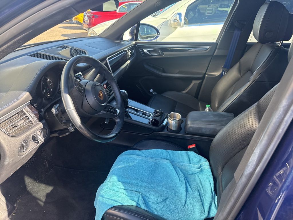 Thumbnail: 2022 Porsche Macan - 2