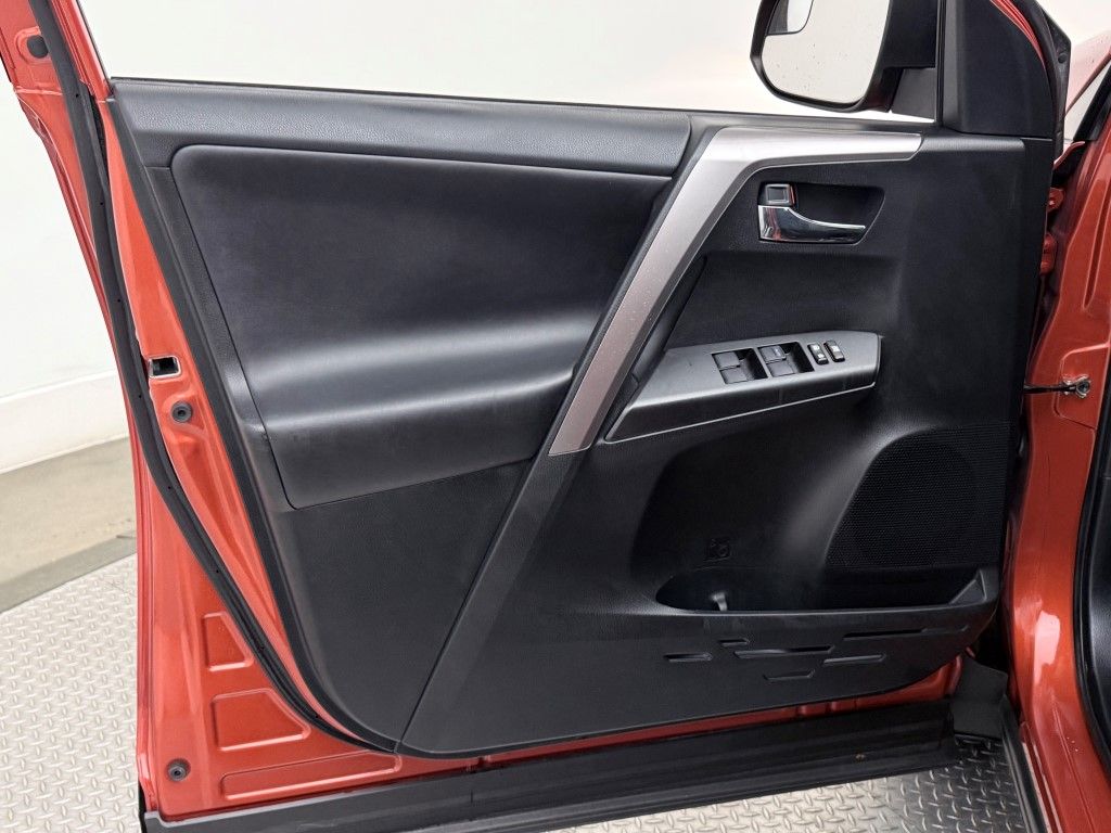 Thumbnail: 2016 Toyota RAV4 - 25