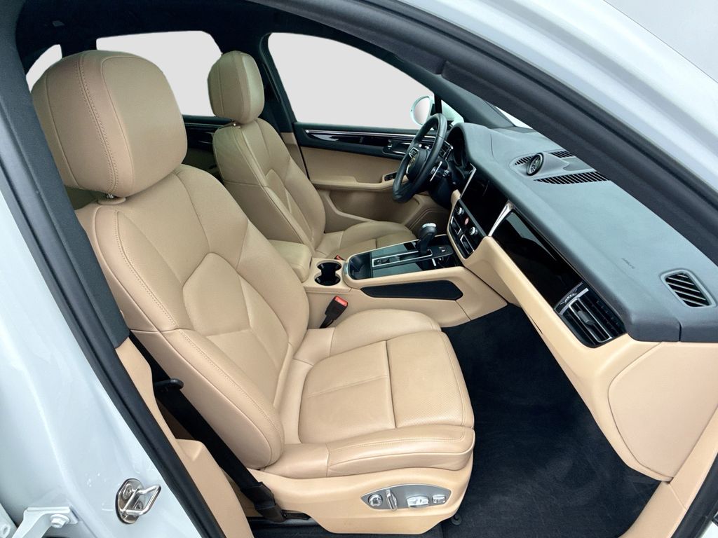 Thumbnail: 2023 Porsche Macan - 22