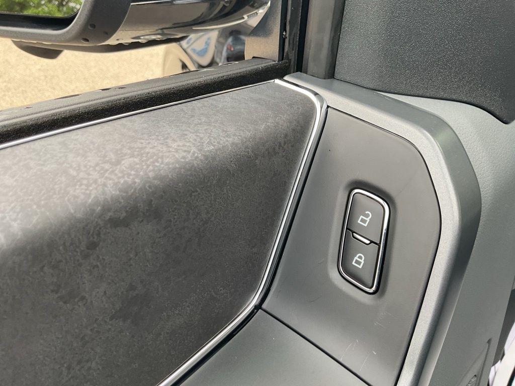 New 2025 Black Ford XLT image 11