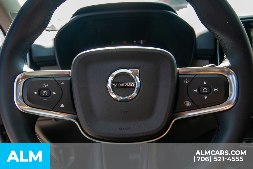 2023 Volvo XC40 Plus photo 26