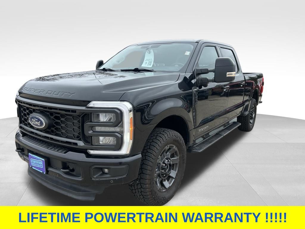 Black 2023 Ford F-250 Super Duty Lariat Crew Cab 4WD Pickup Truck Four-Wheel Drive Automatic