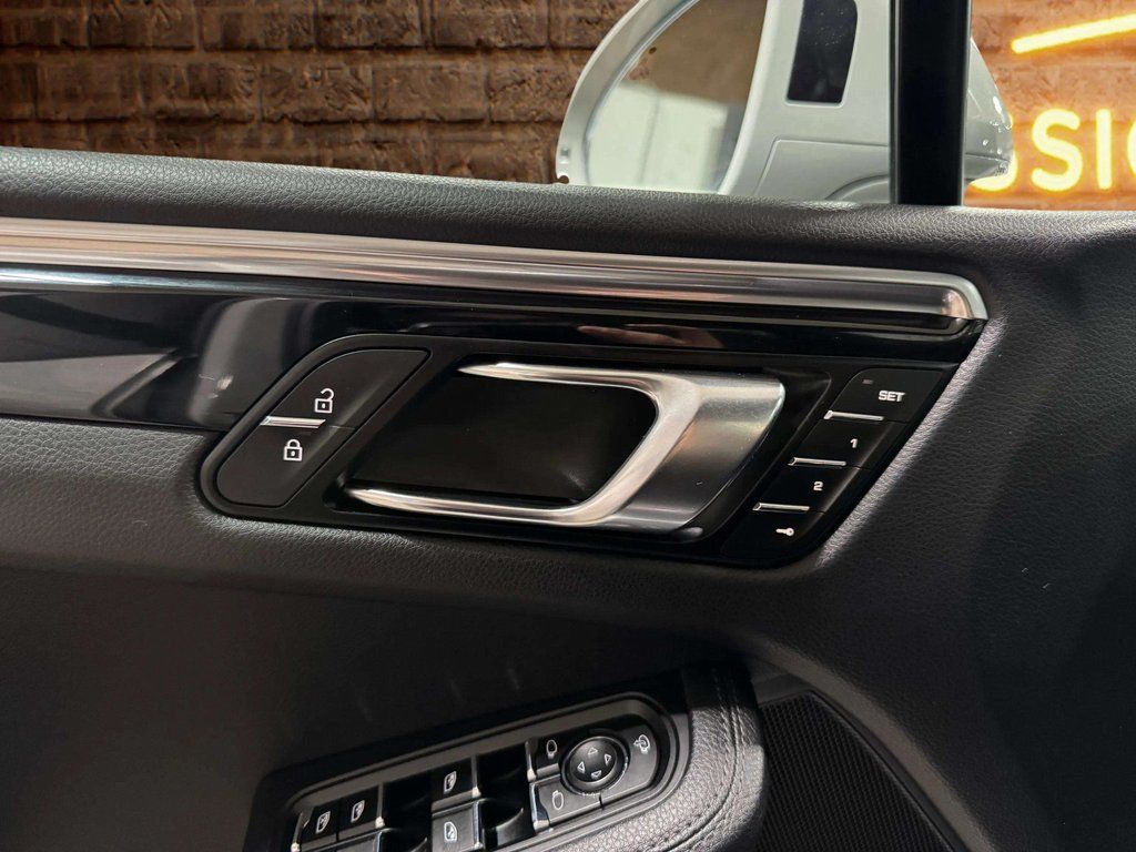 Used 2024 Chalk Porsche  image 9