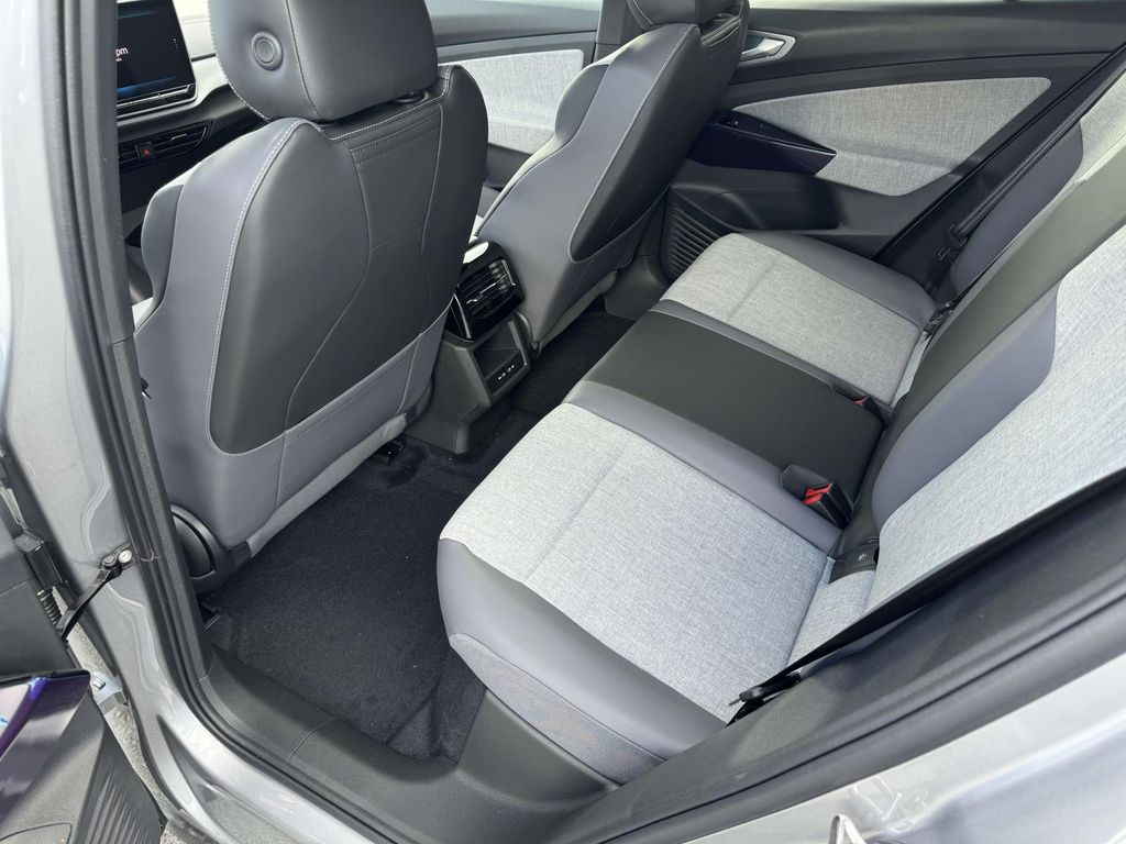 2025 Volkswagen ID.4 Pro photo