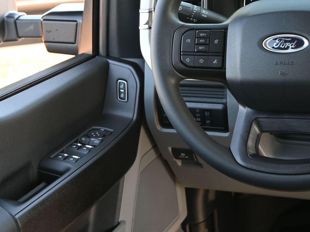 2025 Ford F-350 Super Duty XL
