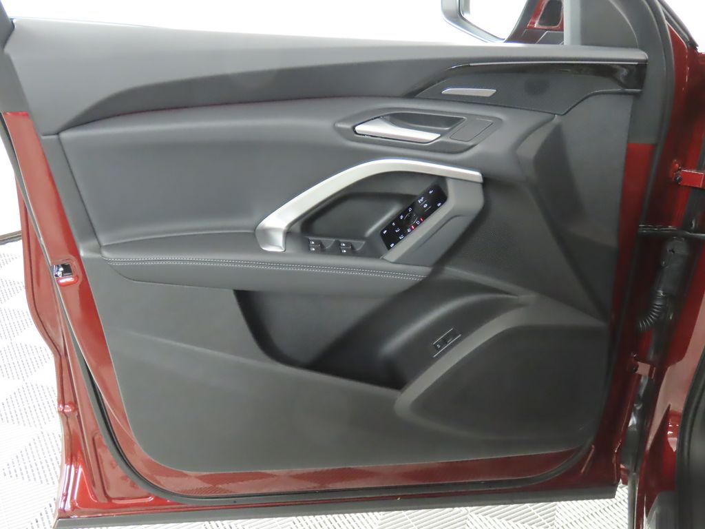 Thumbnail: 2025 Audi Q5 - 26