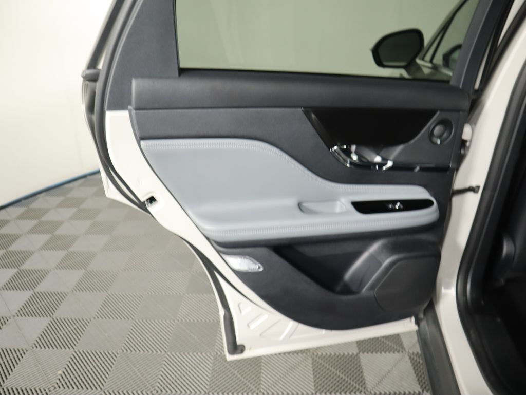 Thumbnail: 2022 Lincoln Corsair - 26