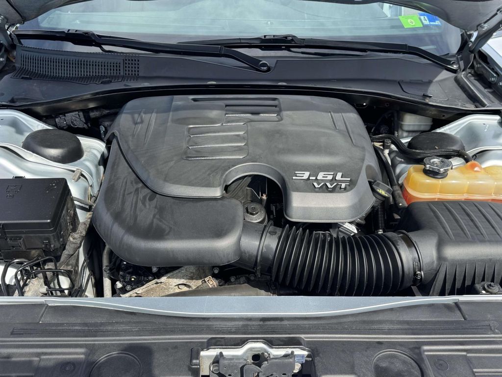 2013 Chrysler 300 Base - Photo 13