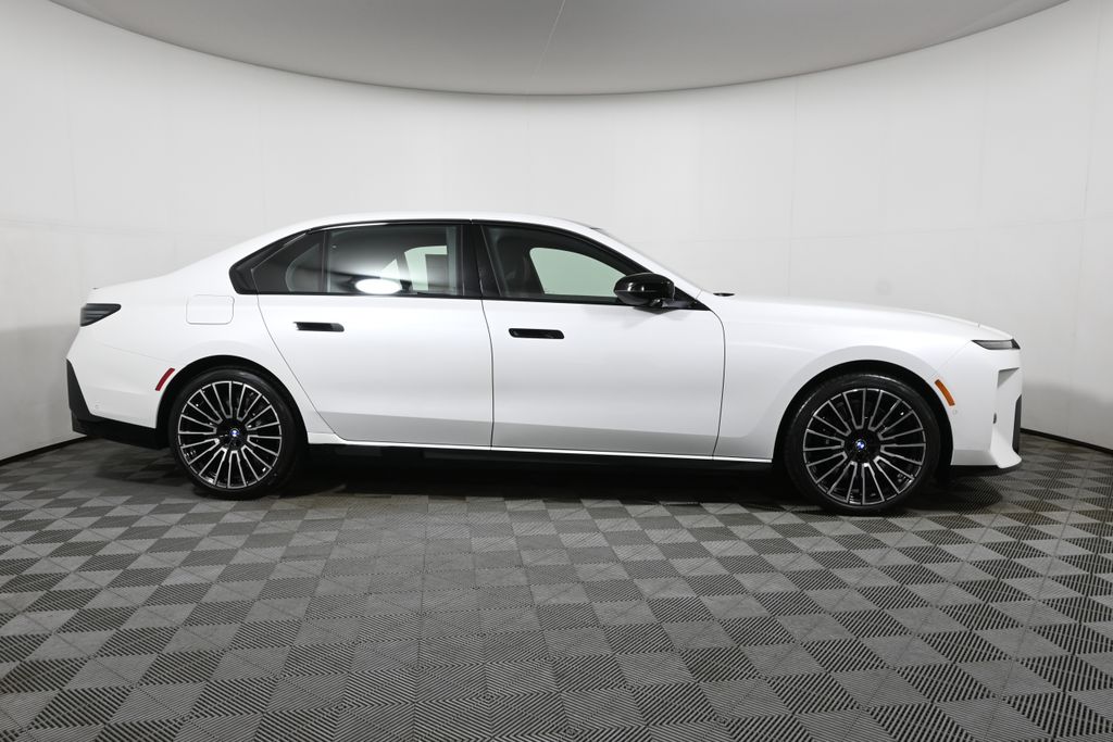 Thumbnail: 2027 BMW 7 Series - 8