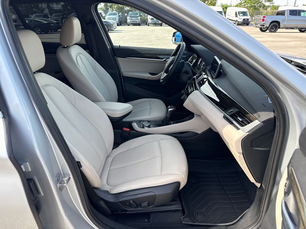 Used 2019 Silver BMW sDrive28i image 27