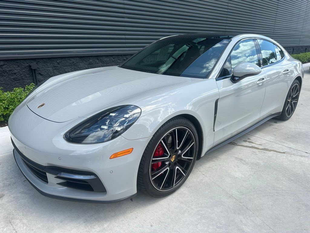 2018 Porsche Panamera  6
