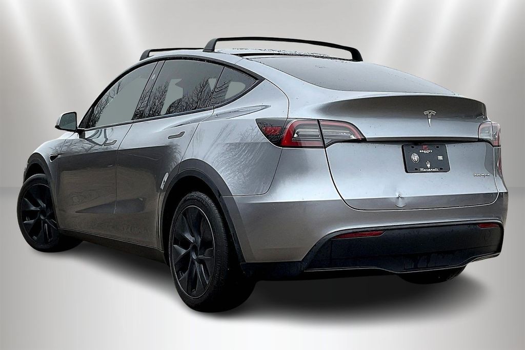 View vehicle photo 4