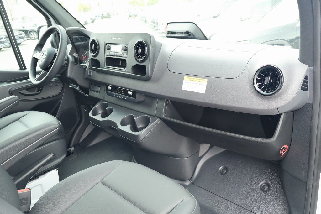 Thumbnail: 2025 Mercedes-Benz Sprinter - 4