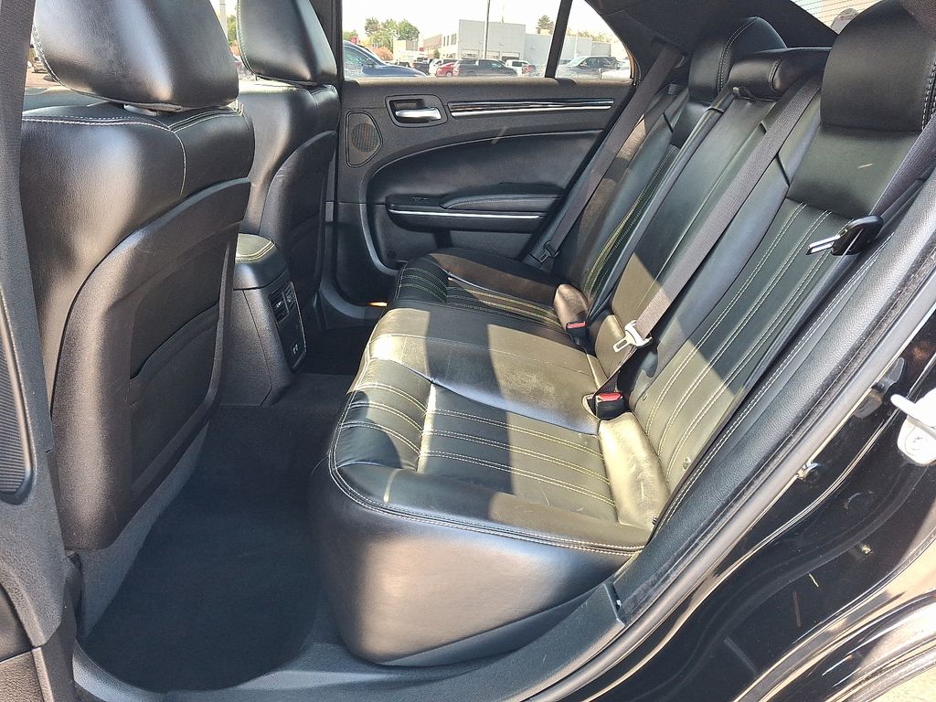 2022 Chrysler 300 — photo 11