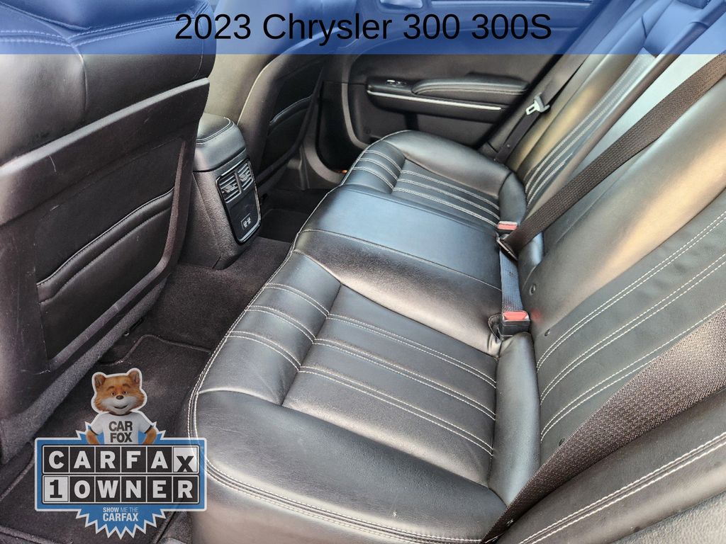 2023 Chrysler 300 S 29