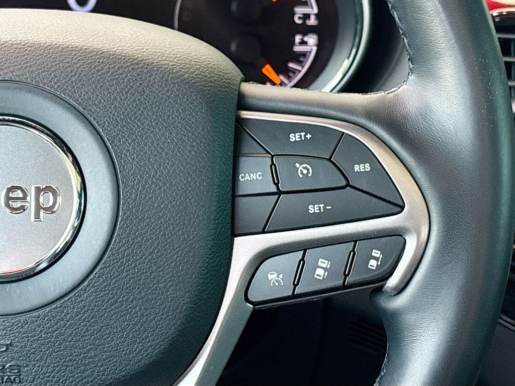 Thumbnail: 2020 Jeep Grand Cherokee - 12
